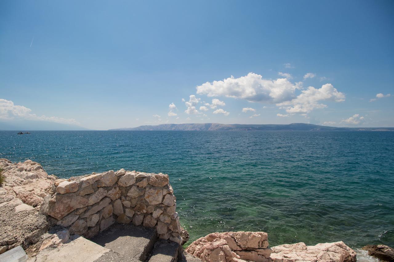 Apartments Josip By The Sea ノヴィ・ヴィノドロスキー エクステリア 写真