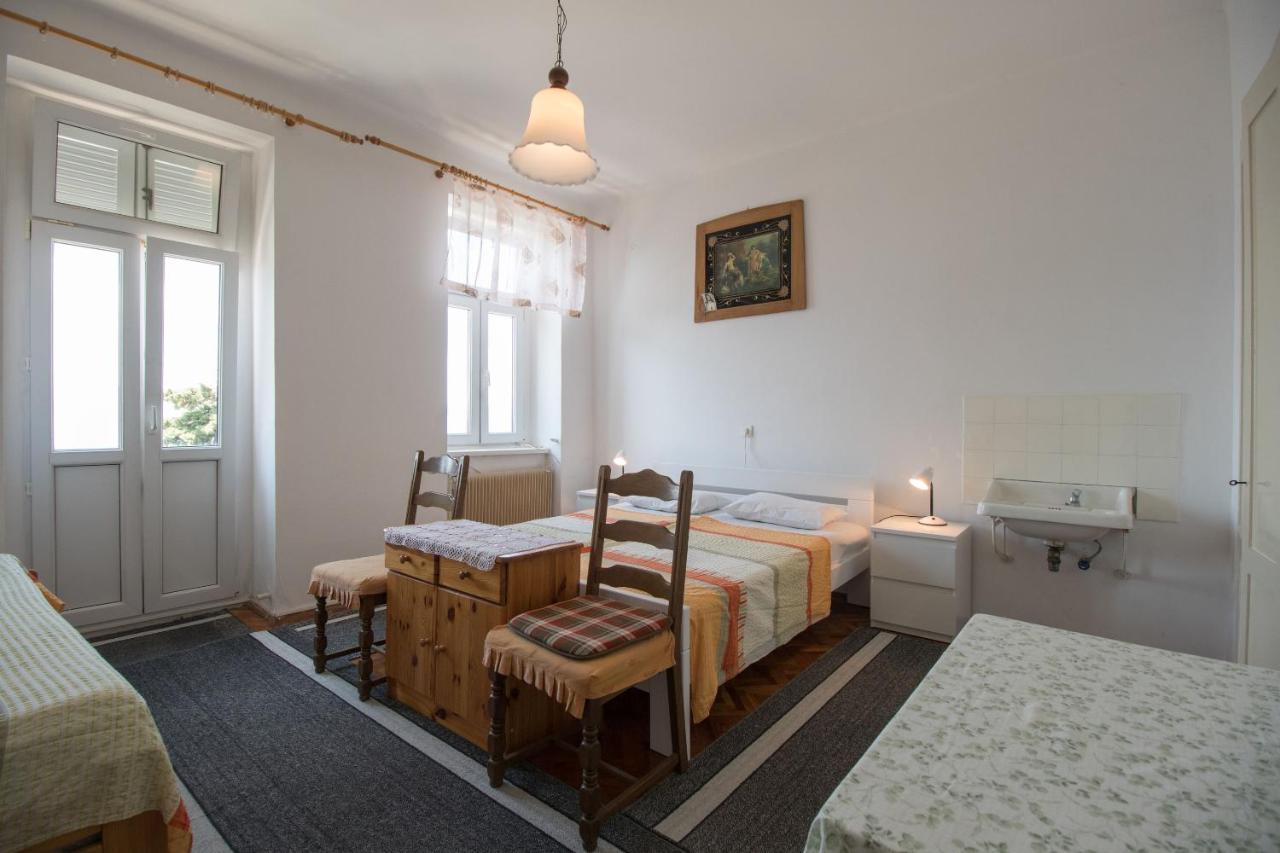 Apartments Josip By The Sea ノヴィ・ヴィノドロスキー エクステリア 写真
